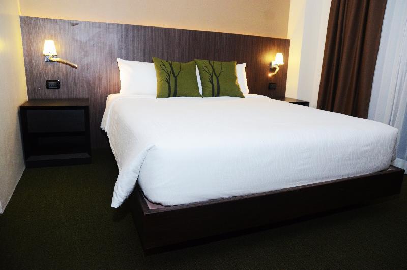 Stradella Hotel Cainta Экстерьер фото